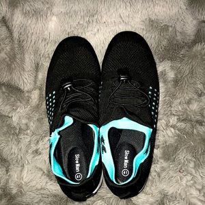 Black lightweight running shoes